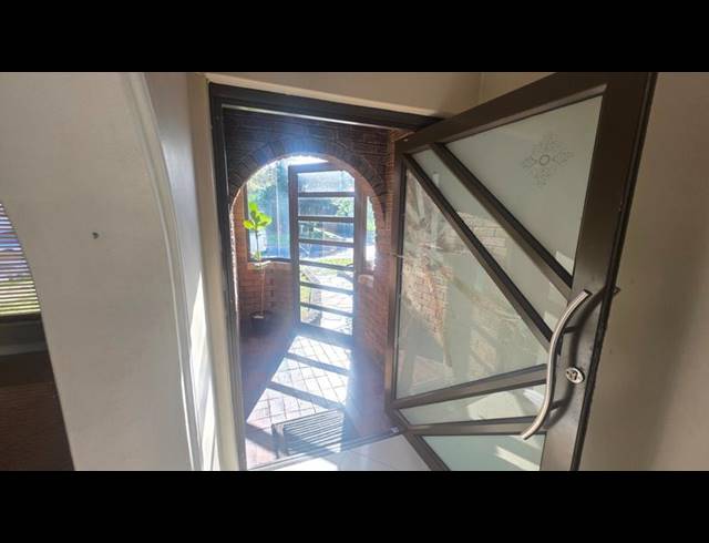 5 BEDROOM HOUSE FOR SALE IN KENSINGTON
